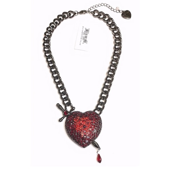 NWT Betsey Johnson 💋GLAMPIRE HEART DAGGER Hematite Tone Red Stones Necklace - Picture 1 of 6